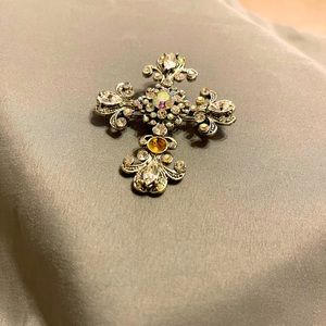 Cross pin or pendant